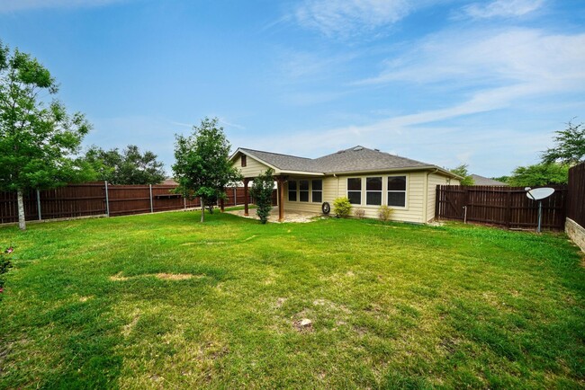 Building Photo - Charming 3-Bedroom Home in Schertz - Great...