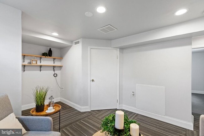 Building Photo - 2613 S Troy St