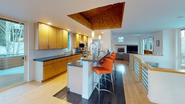 Building Photo - 11 Russell Trail