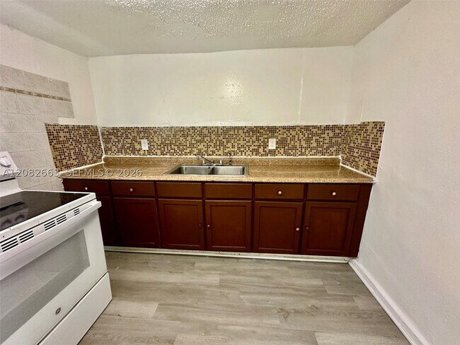 Building Photo - 2306 NW Flagler Terrace