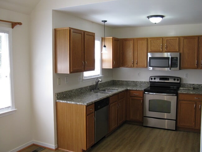 Building Photo - 7809 Silktree Pl