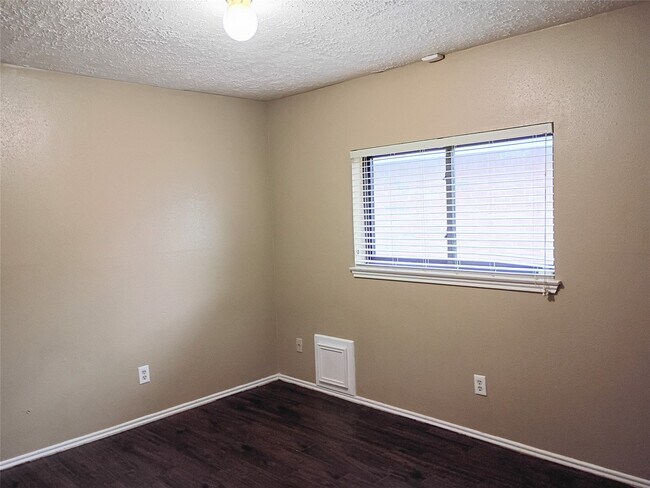 Building Photo - 21406 Golden Dove Dr