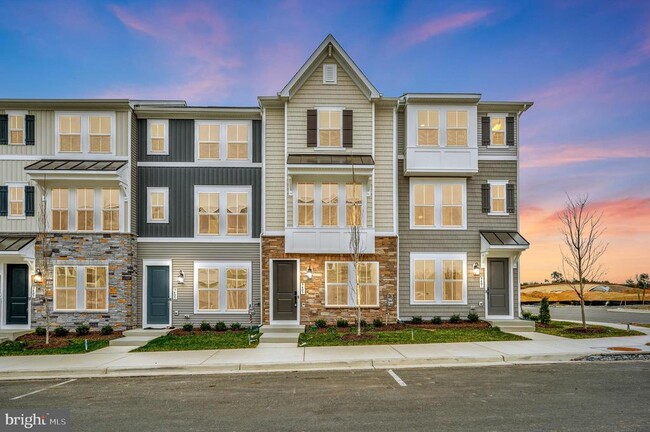 Building Photo - 9403 Pacific Elm St