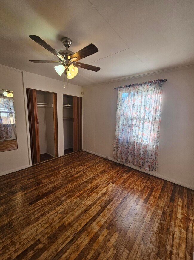 Building Photo - 418 Palm Dr S