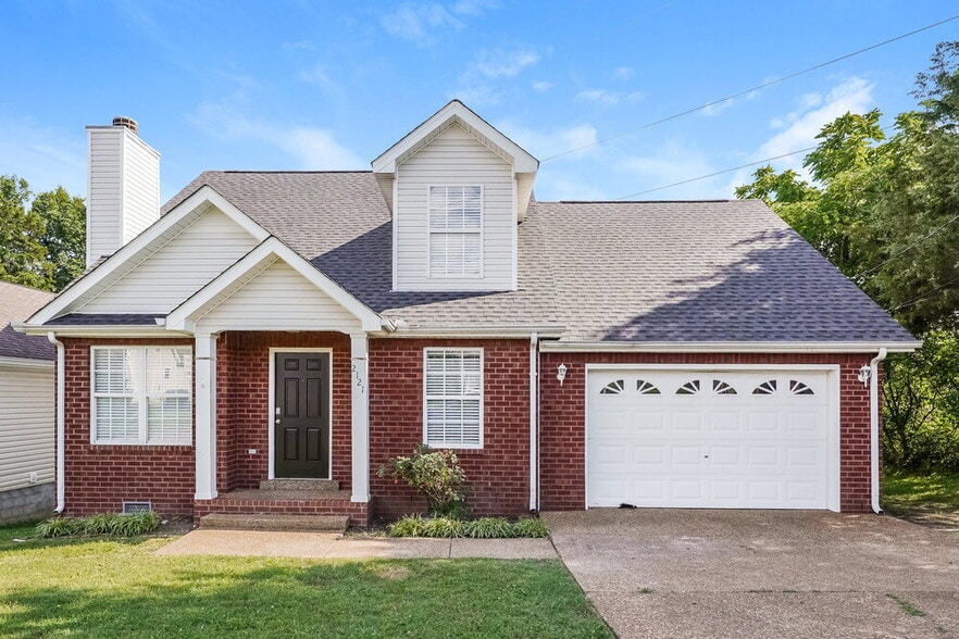 Primary Photo - 2121 Hamilton Glen Pl