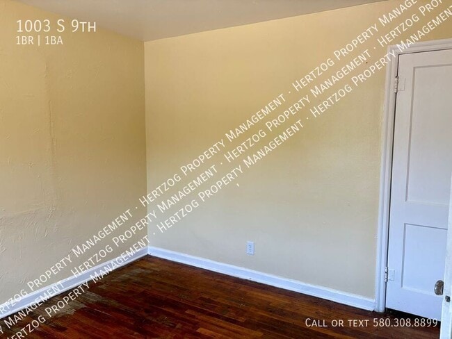 Building Photo - 1003 S 9th-