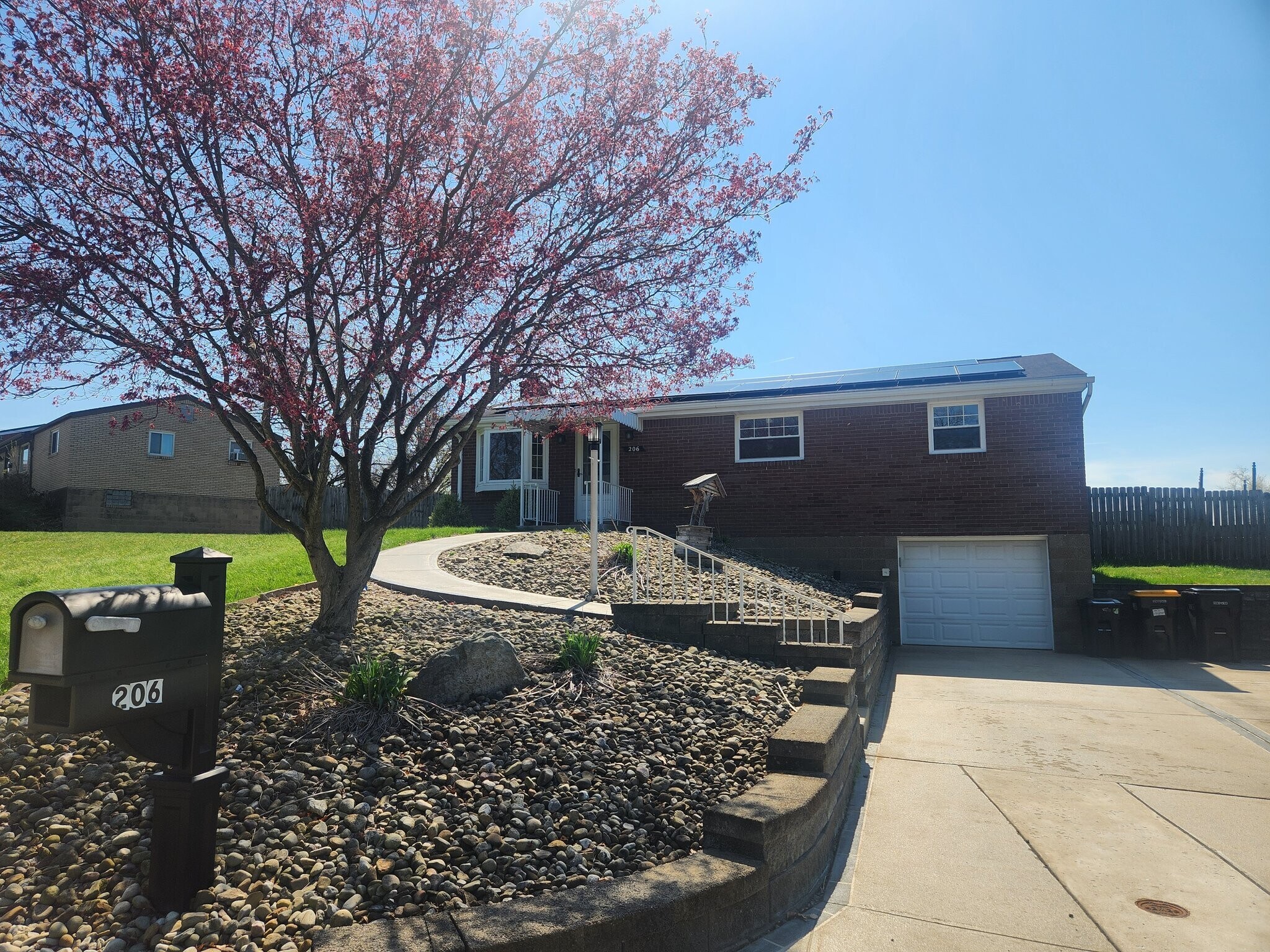 Building Photo - 206 Valley Vale Dr