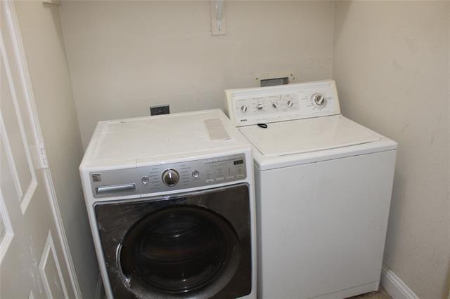 Building Photo - 3325 Bluegrass Dr