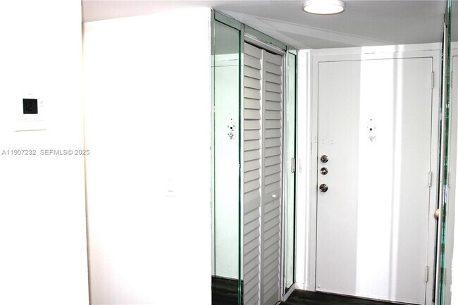 Building Photo - 13685 NE 10th Ave