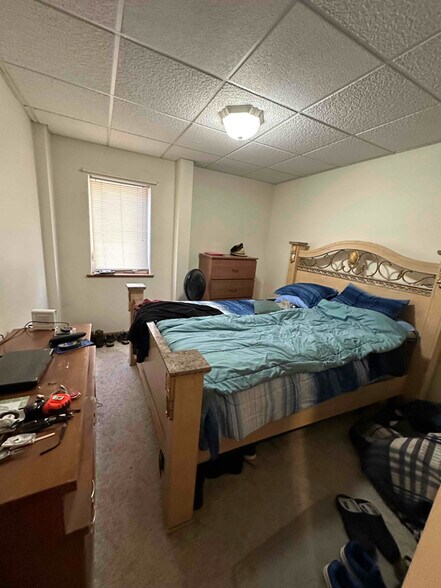 Building Photo - 320 Oak Ave N