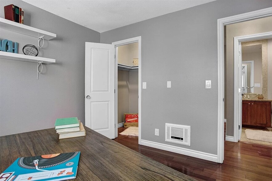 Spare Bedroom, Closet - 2319 Curlew St