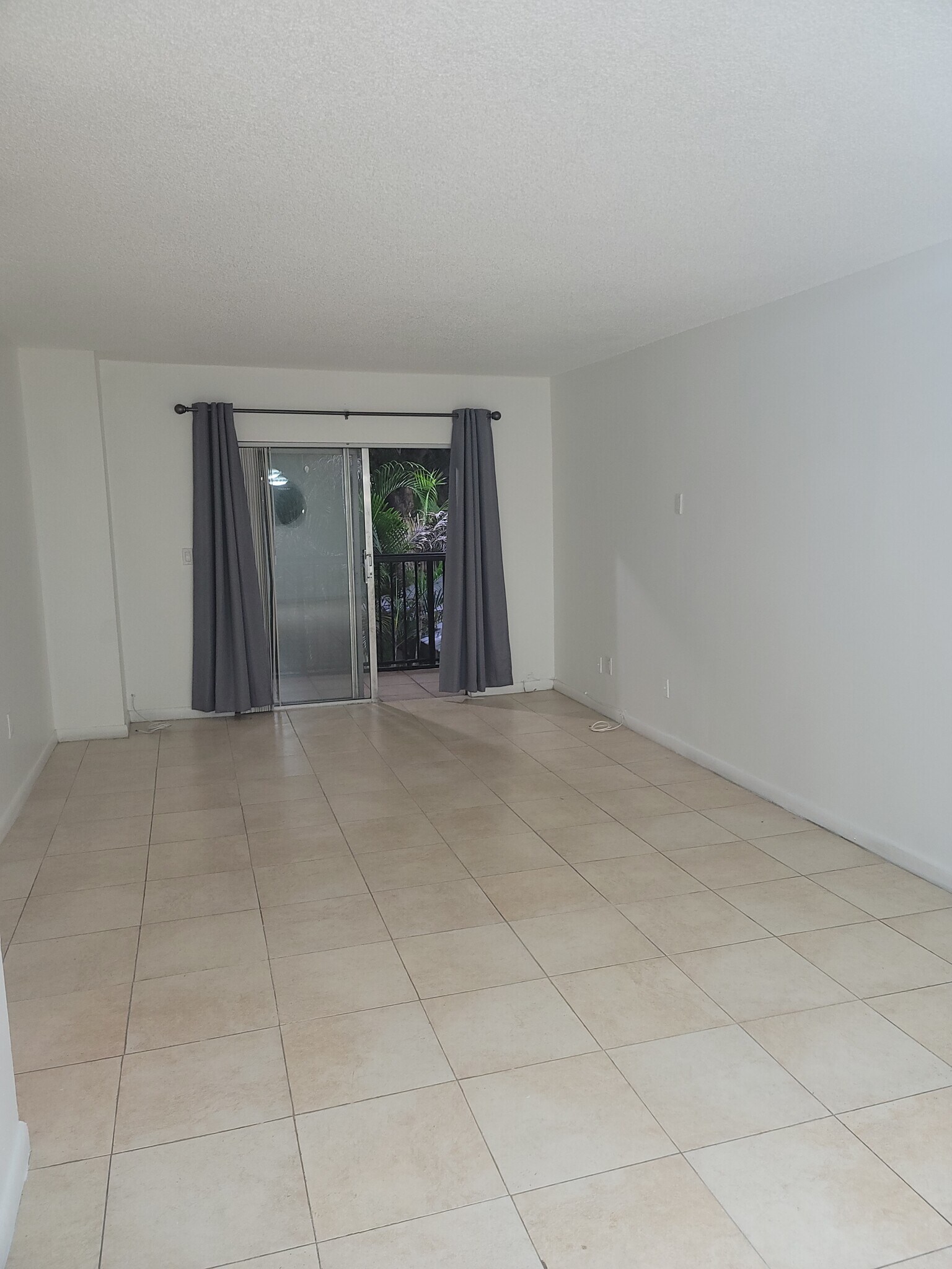 Building Photo - 13455 NE 10th Ave