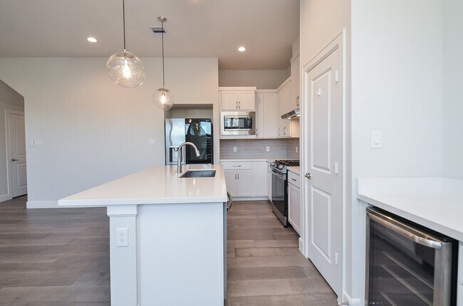 Building Photo - 9577 Neuens Rd