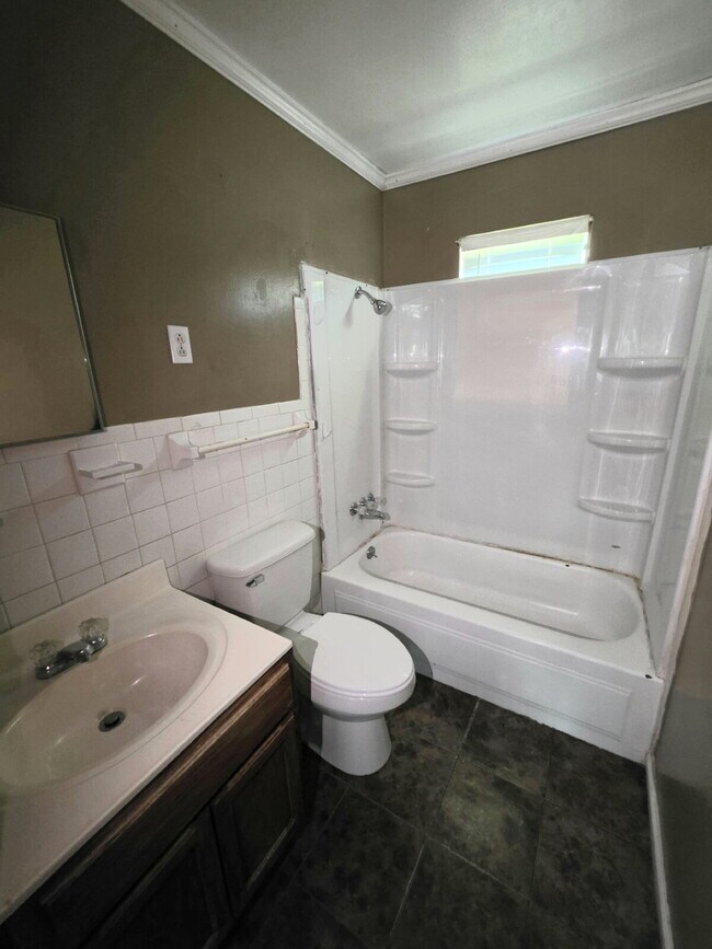 Building Photo - 3-Bedroom Retreat in Blytheville – Cozy 884 Sq Ft Home on Mayfair Lane!