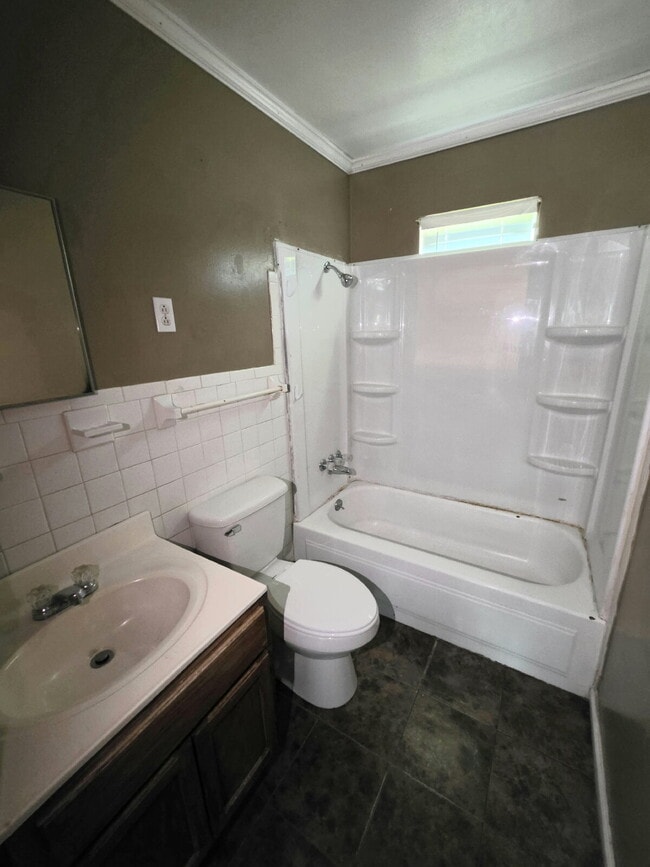 Building Photo - 3-Bedroom Retreat in Blytheville – Cozy 884 Sq Ft Home on Mayfair Lane! To schedule a self-guided...