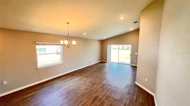 Building Photo - 1097 SILAS St