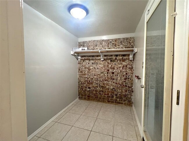 Building Photo - 14031 Duncannon Dr