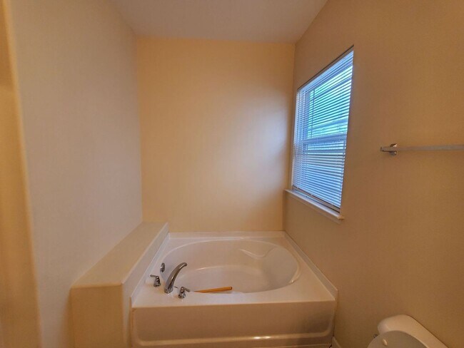 Building Photo - Located in the Heart of Richmond Hill
