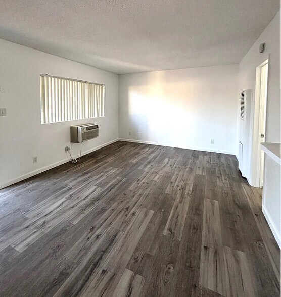 Building Photo - 6512 Pickering Ave