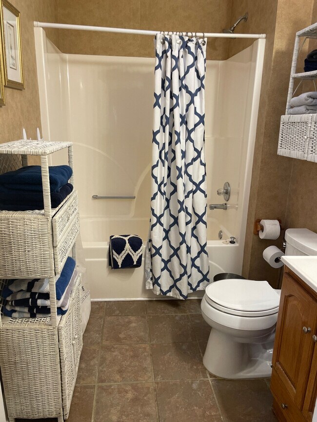 Building Photo - 175 Schools Dr