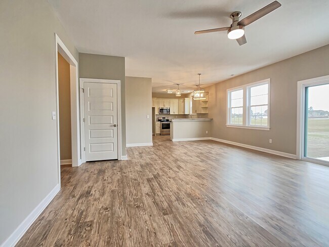 Building Photo - 602 Princess Anne Cir