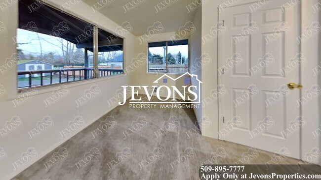 Building Photo - Enjoy the new appliances in this lovely single-family home located in the heart of Tacoma