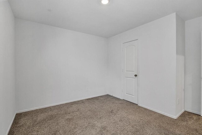 Building Photo - 2439 Moraine Vly Dr