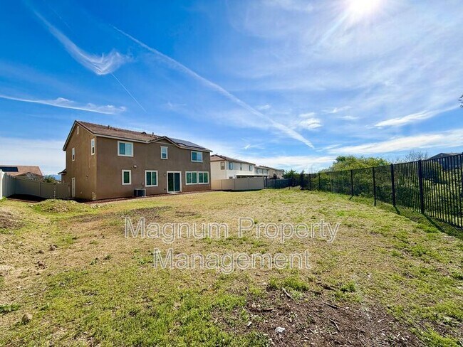 Building Photo - 34124 Thistlewood Ave