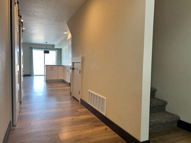 Building Photo - 3 Bed / 2.5 Bath Townhouse with Fenced Yard – Great Kalispell Location!