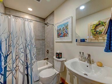 Building Photo - 1300 Burton St