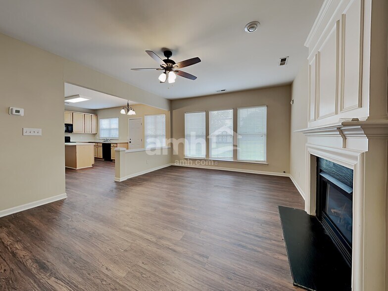 Building Photo - 4388 Kelso Dr