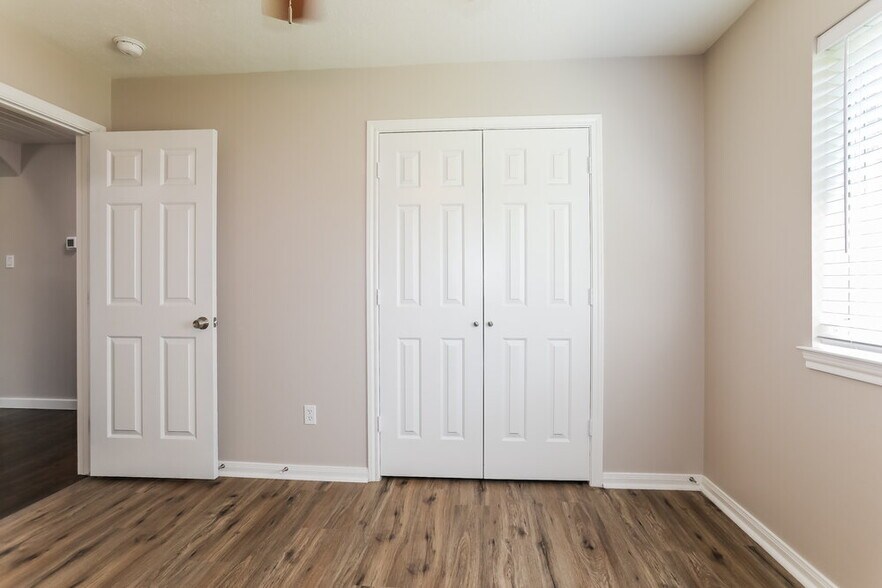 Building Photo - 311 Lake View Dr