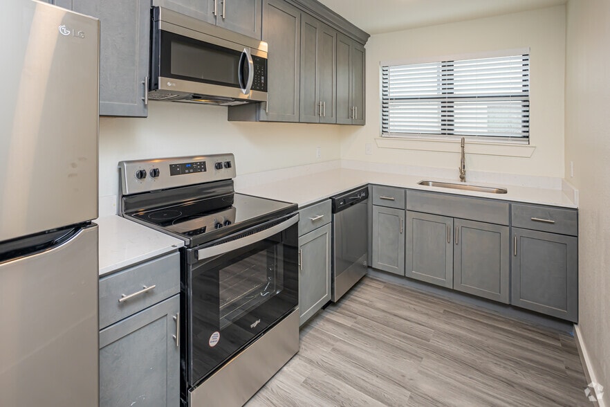 2BR, 2BA - 782SF - Zurqui At Southpark