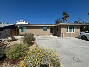 Building Photo - Spacious 3 bedroom 2 bath