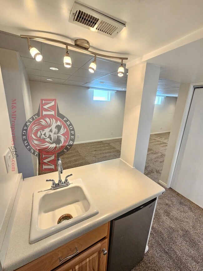 Building Photo - Great 4 Bd 2 Bath Home in Sandy
