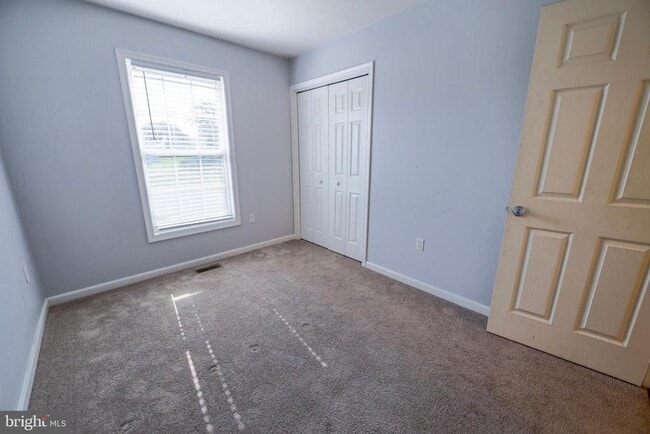 Building Photo - 18500 Bull Run Dr