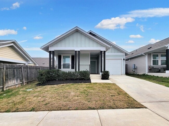 Building Photo - Modern 3BR/2BA Home with Garage & Fenced Backyard