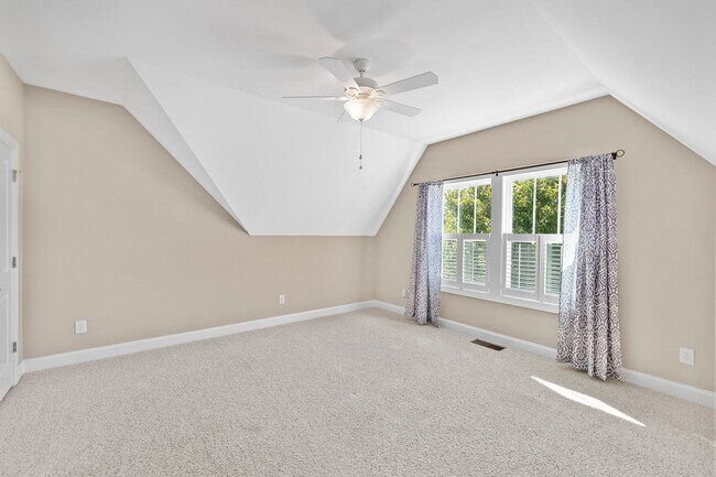 Building Photo - 4 Bedroom Home with Finished Flex Space Ab...