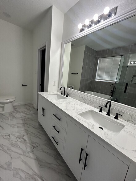 Building Photo - 412 Cypress Hill Dr