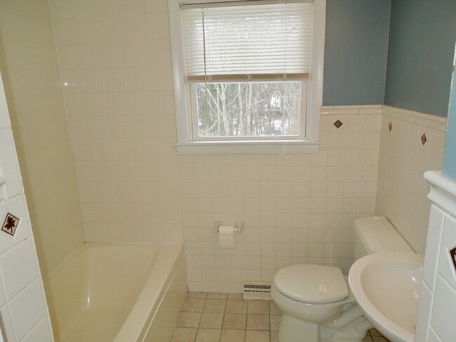 Building Photo - 75 7 Hills Rd