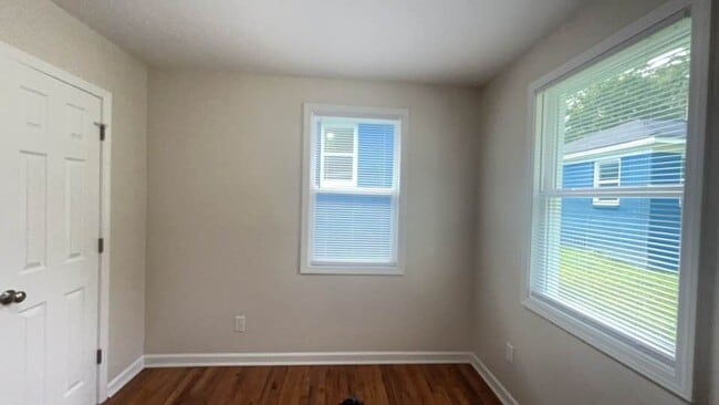 Building Photo - Convenient Columbia Living – Renovated Duplex Near Two Notch & Forest Dr