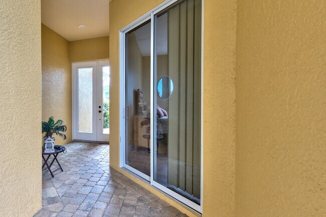 Building Photo - Queens Park - Pool home with a separate ca...