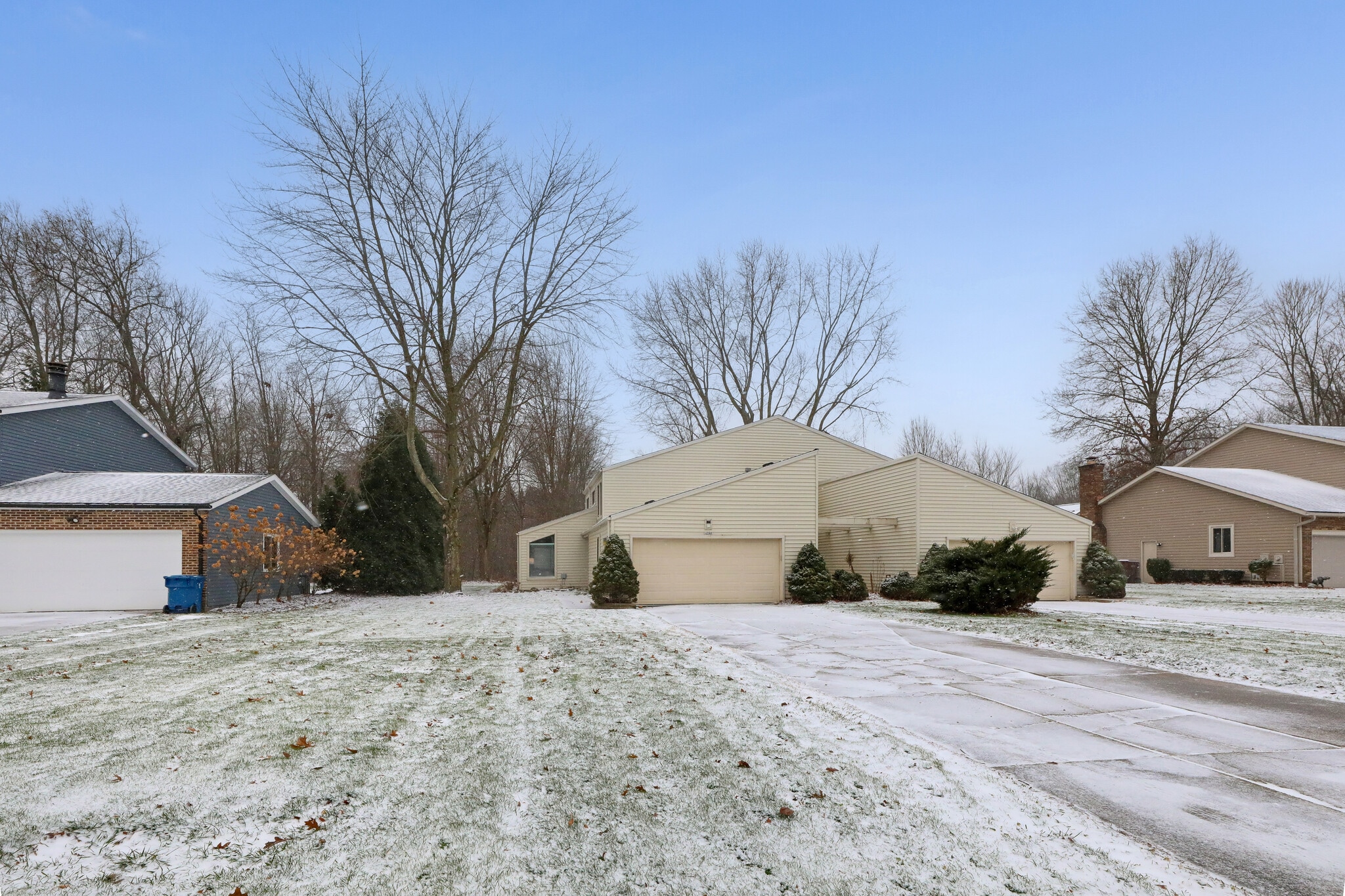 Building Photo - 1098 Big Valley Dr