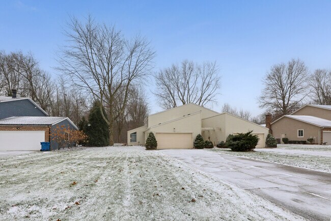 Building Photo - 1098 Big Valley Dr