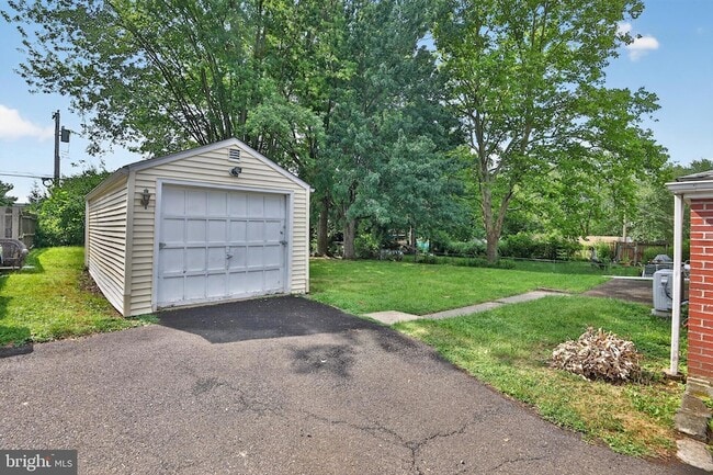 Building Photo - 1539 Reservoir Ave