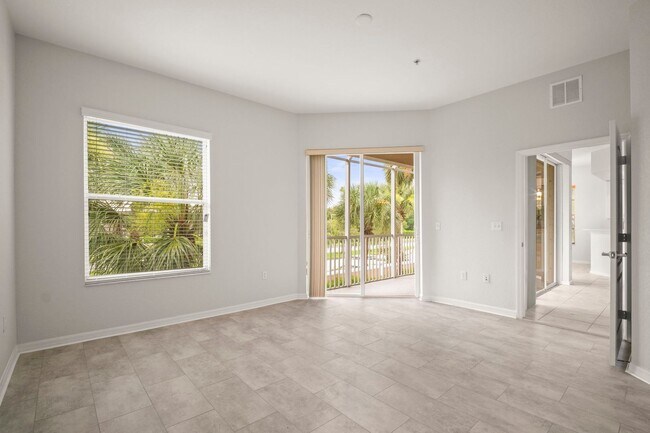 Building Photo - Beautiful Townhome in Laguna lakes 3 bedro...