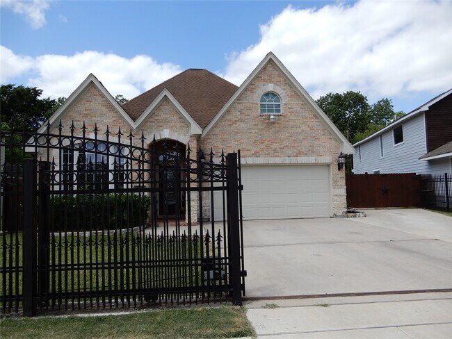 Primary Photo - 13531 Russ Dr