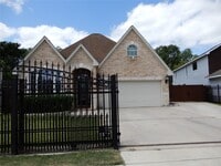 Building Photo - 13531 Russ Dr