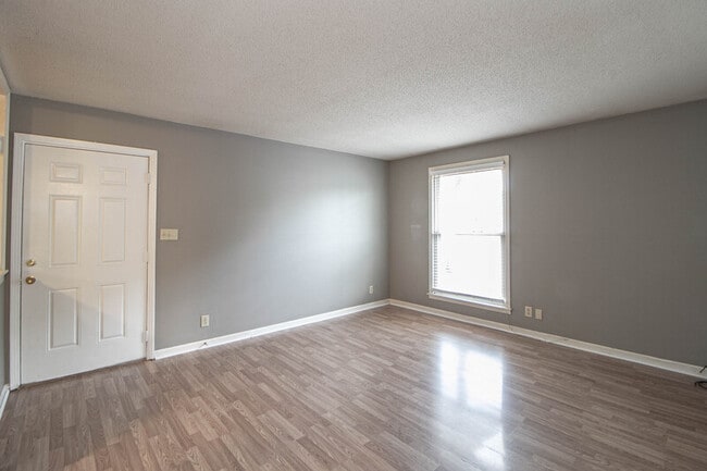 Building Photo - 807-A Golfview Place