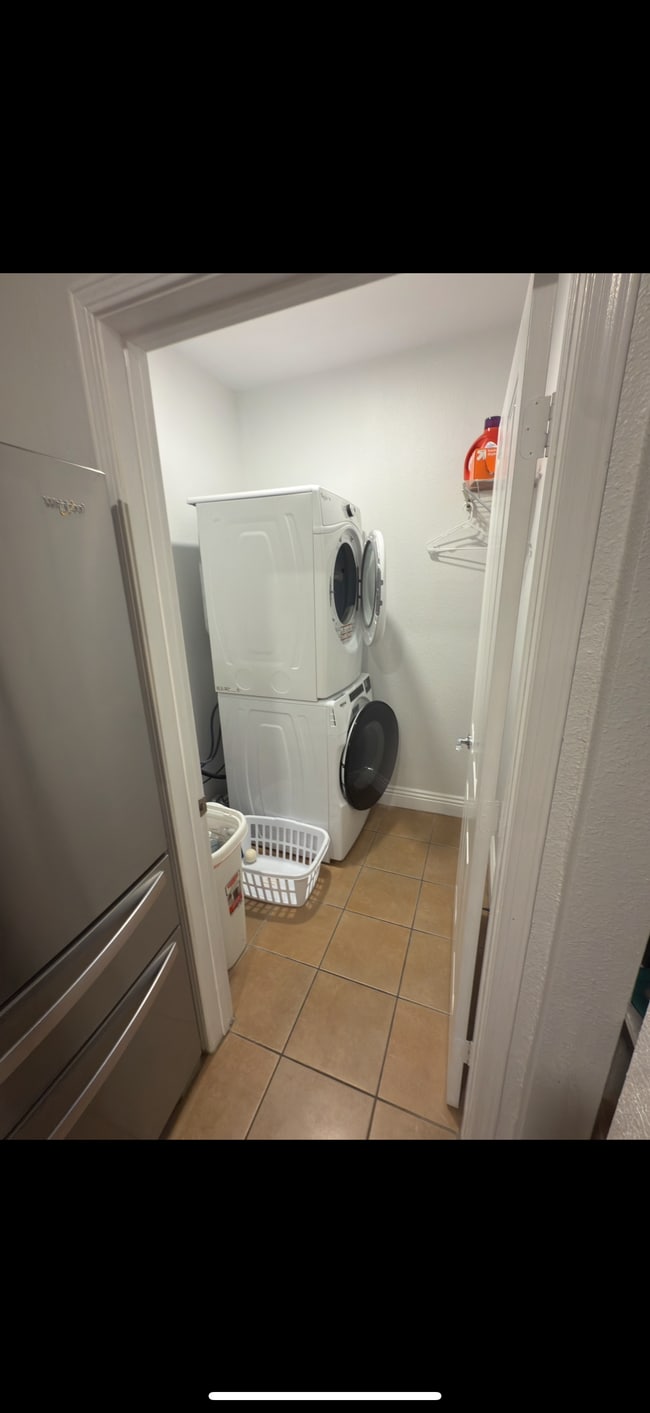 Building Photo - 22681 Oakgrove